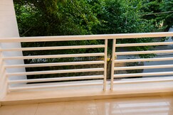 Homlee White House 3BHK Parking Max Hospital Saket