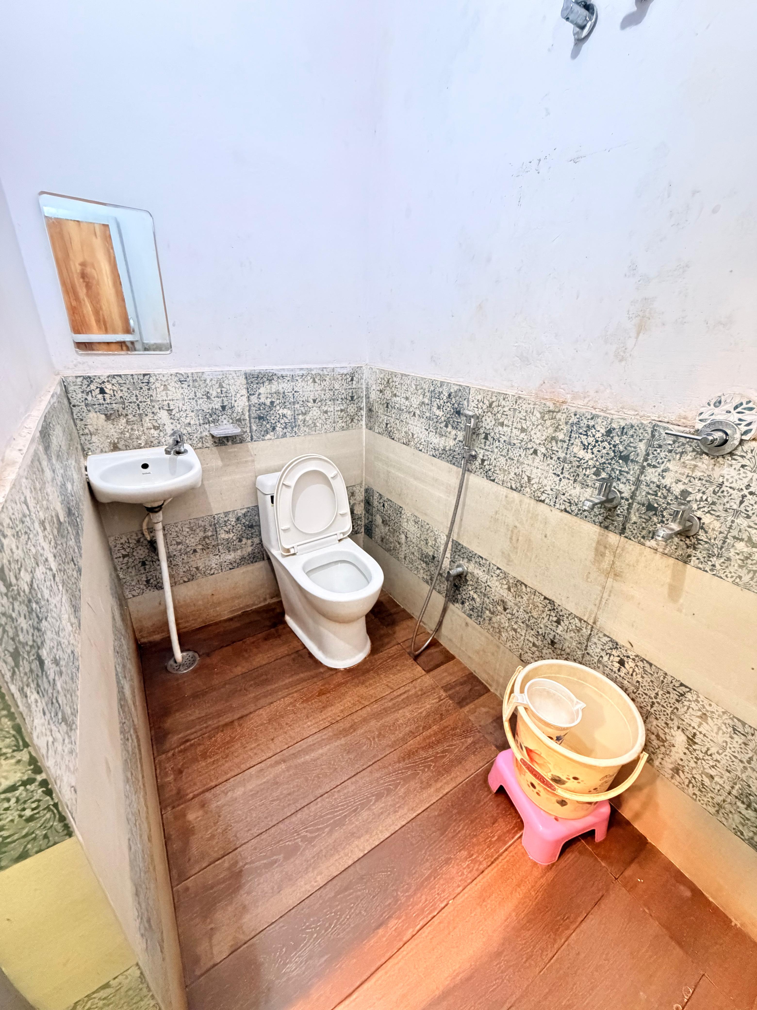 Unnati Residency (Free Parking) - Tap to explore photos