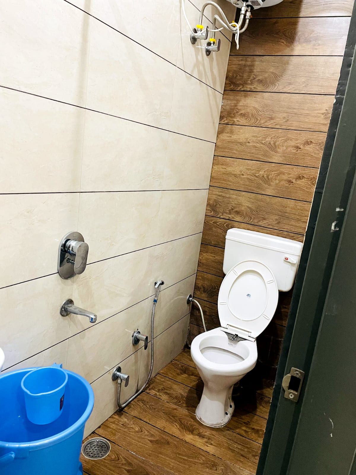 Hotel Noor Inn by GRB - Tap to explore photos