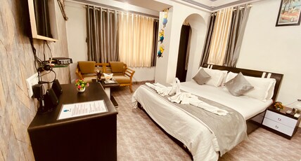 Kalpataru Hometel Room Type - Deluxe AC Room (Double Bed)