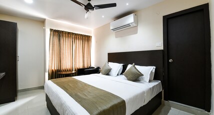 Akshara Innotel Room Type - Deluxe Double AC  Room