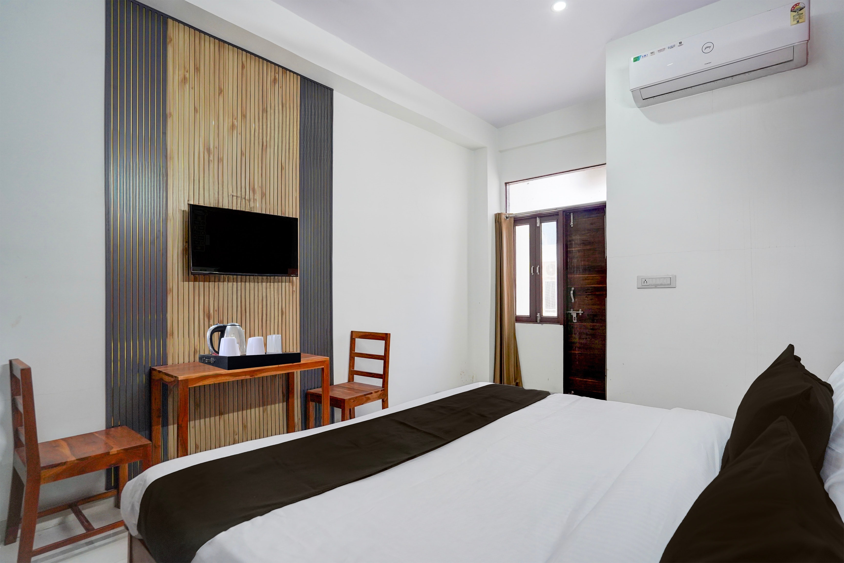 Townhouse Manipal University Highway King Bagru Formerly Golden Hotel - Tap to explore photos