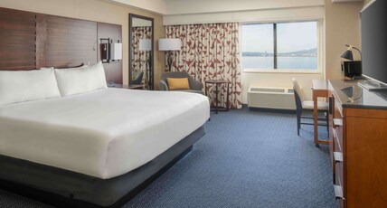 DoubleTree by Hilton San Francisco Airport Room Type - DELUXE 1 KING BED