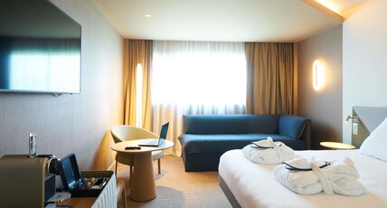 Novotel Reims Tinqueux Room Type - Executive Room - 1 double bed and 1 single sofa bed Novotel Reims Tinqueux Room Type - Executive Room - 1 double bed and 1 single sofa bed