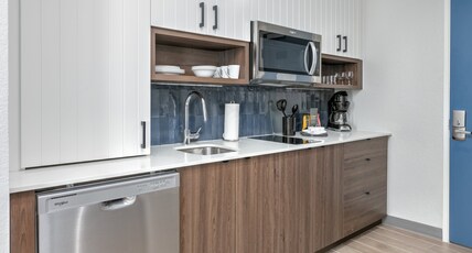 Staybridge Suites SAN ANTONIO  Room Type - 1 King Studio Suite Mobility Accessible Tub