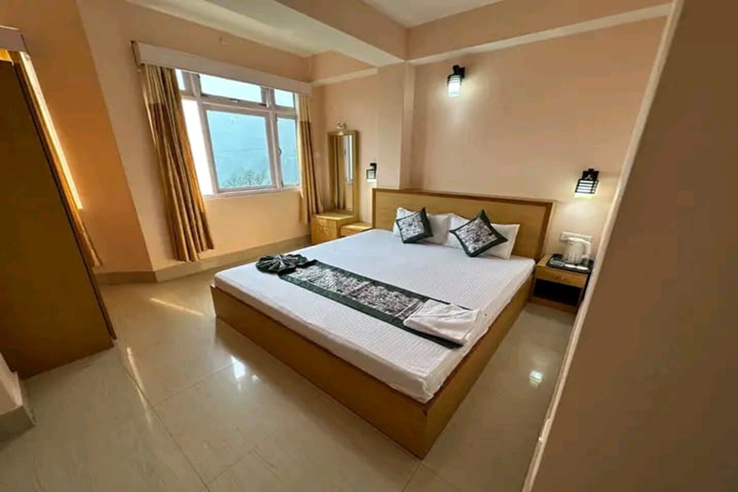 Hotel Mount Emeraldd Gangtok - Tap to explore photos