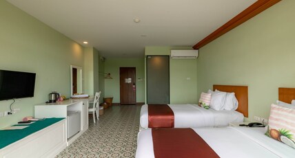 ROYAL PINEAPPLE HOTEL | A Welcome to Wealth and Good Fortune Room Type - Deluxe Twin | Free Bus & Free 24hr Co-Working Space