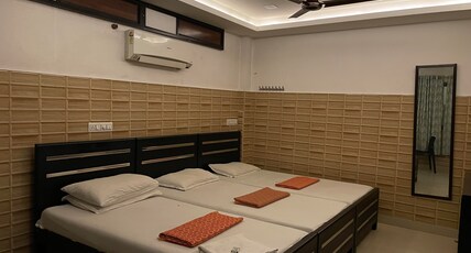 Omar residency cochin Room Type - Classic Triple Room