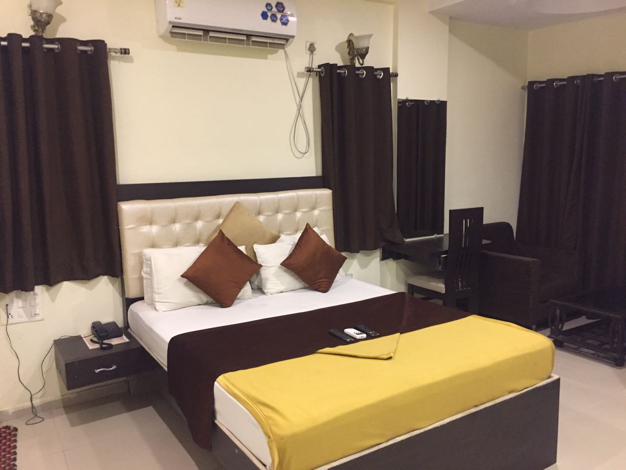 Hotel Z Plus - Tap to explore photos