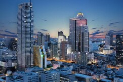 Holiday Inn Bangkok Silom
