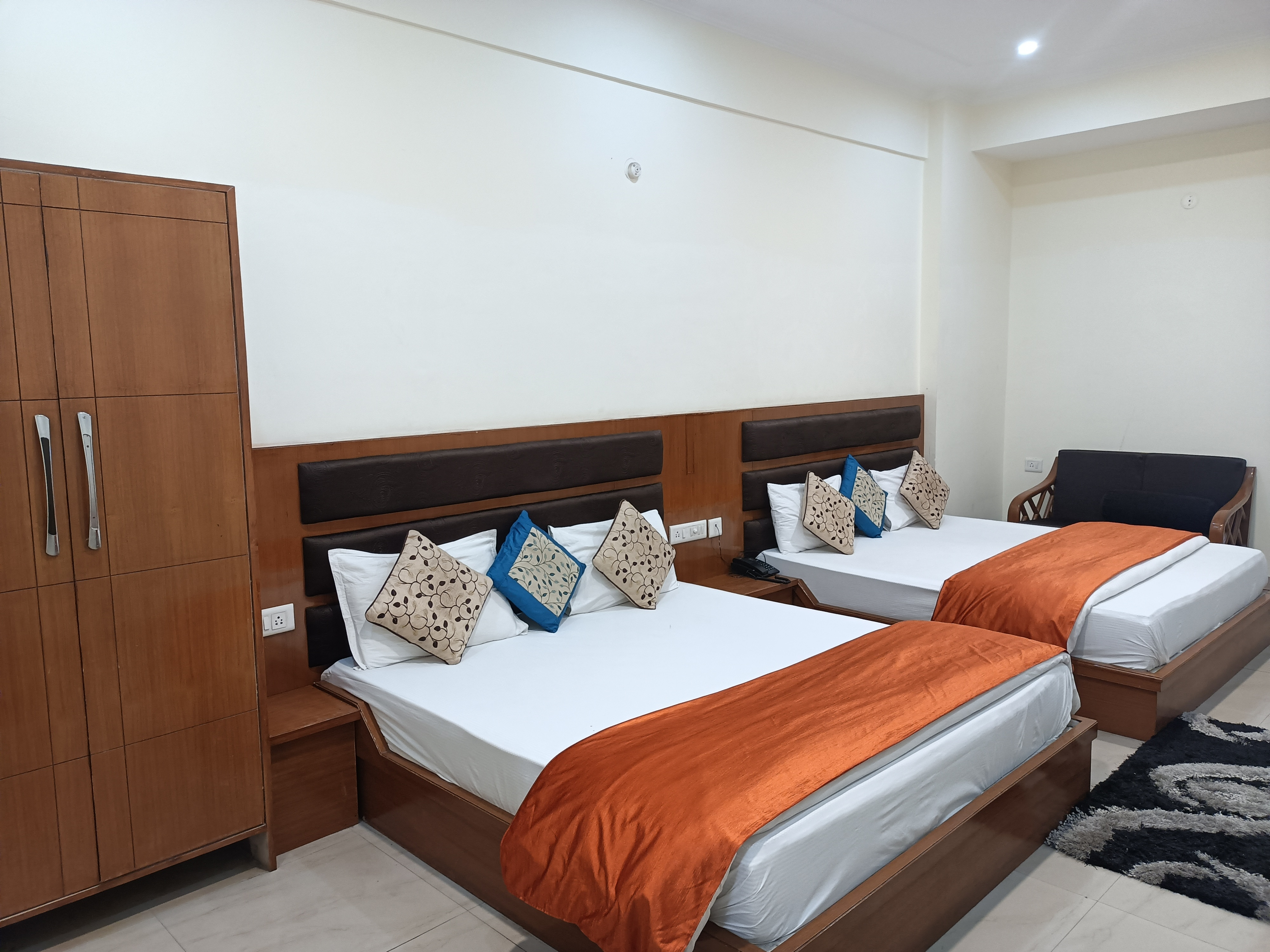 Hotel Vrindavan Garden - Tap to explore photos