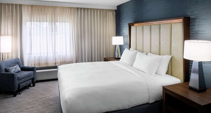 DoubleTree by Hilton Nashua Room Type - 1 KING 2 ROOM SUITE