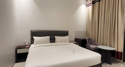 Jhansi Hotel Room Type - Deluxe Room