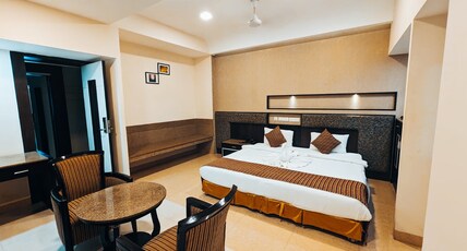 Hotel Southern Residency- Near to SIPCOT Room Type - Club Premium With King Bed