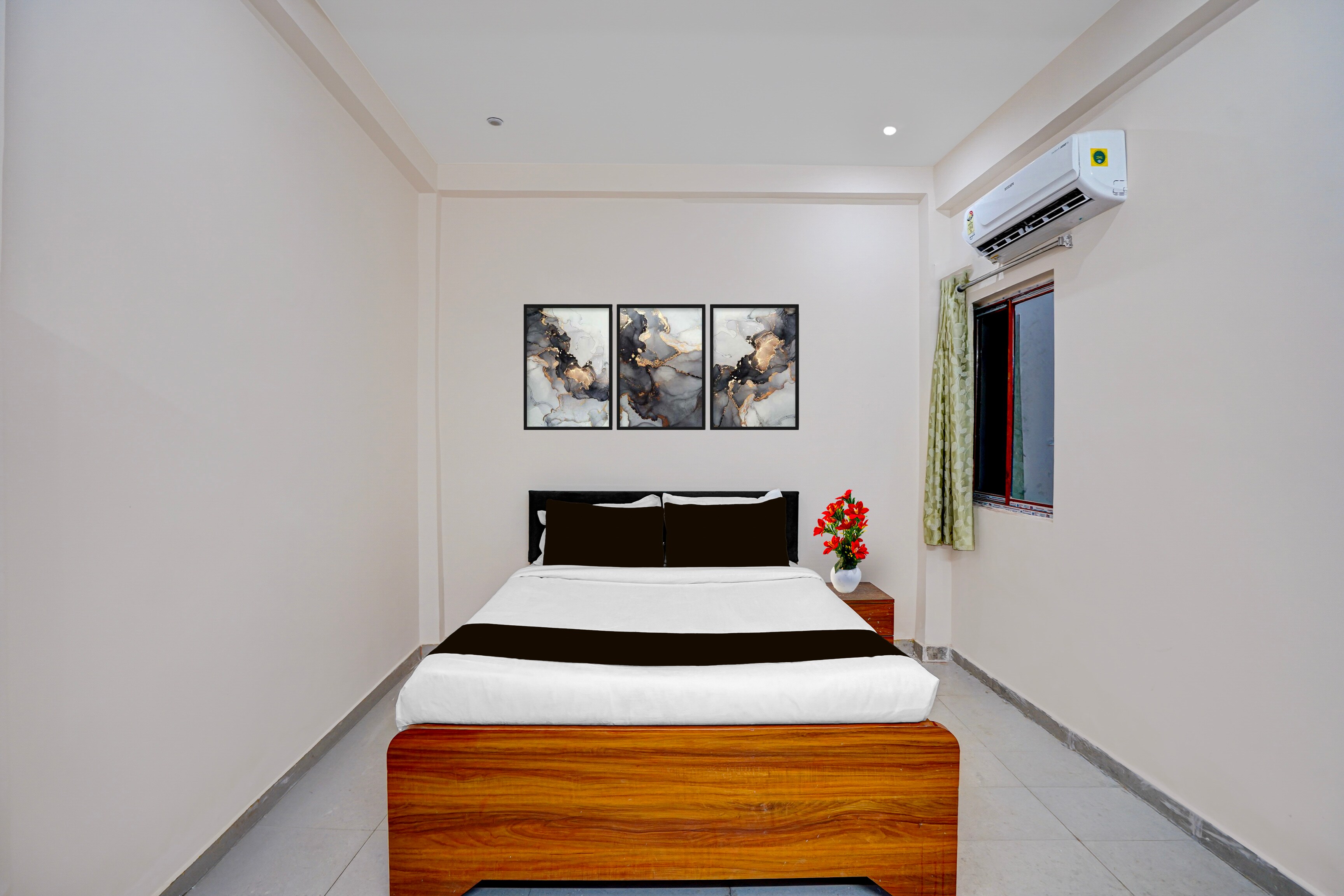 Hotel O Thawe Railway Junction Formerly Vijay Shree - Tap to explore photos