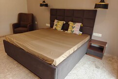 Luxury Room 4 with Ensuite in Sec 34D Chandigarh