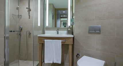 Hampton by Hilton Istanbul Zeytinburnu Room Type - QUEEN RM W SOFA FRIDGE NS