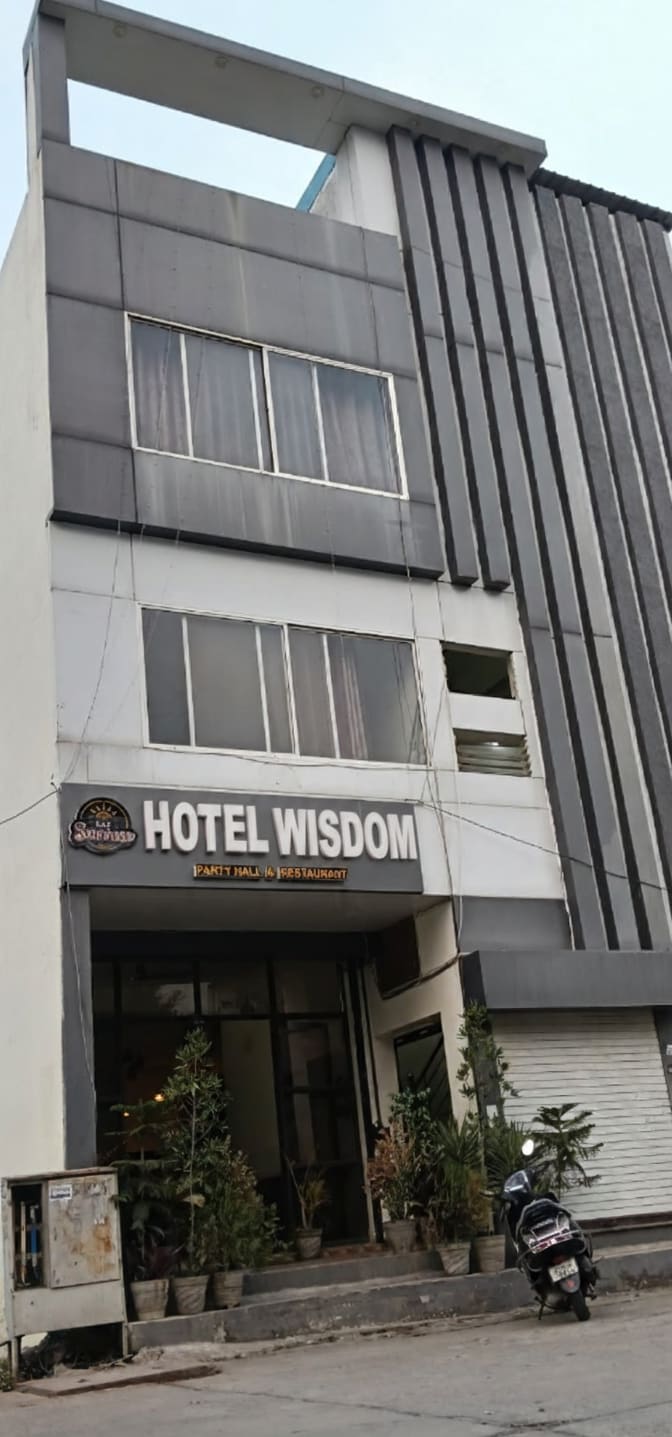 Hotel Sunrise - Tap to explore photos