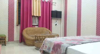 Shiv Ganga Hotel Room Type - Deluxe Non AC Room