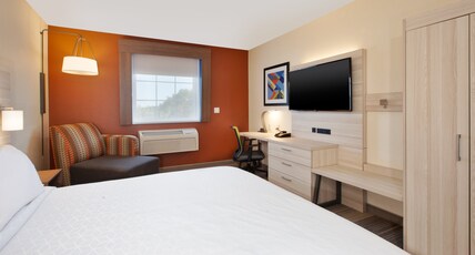 Holiday Inn Express Absecon-Atlantic City Area Room Type - Standard Room