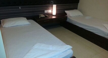 Hotel Bashyam Park Room Type - Deluxe Double Room