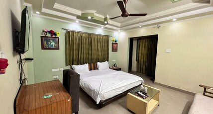 Hotel Aditya Room Type - SUPER DELUX ROOM