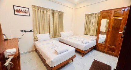 Vallimony Luxury Stays- Padmanabhaswamy Temple Room Type - Triple Room