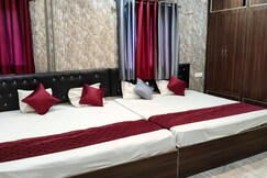 Kashi Ganga Guest House Near Shivala & Assi Ghat
