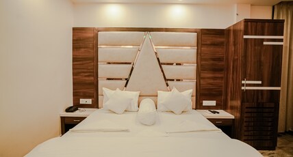Silver Sand Eco Resort Room Type - DELUXE DOUBLE ROOM WITH SIDE SEA VIEW
