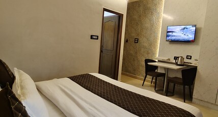 NEW IMPERIAL HOTEL Room Type - DELUXE ROOM