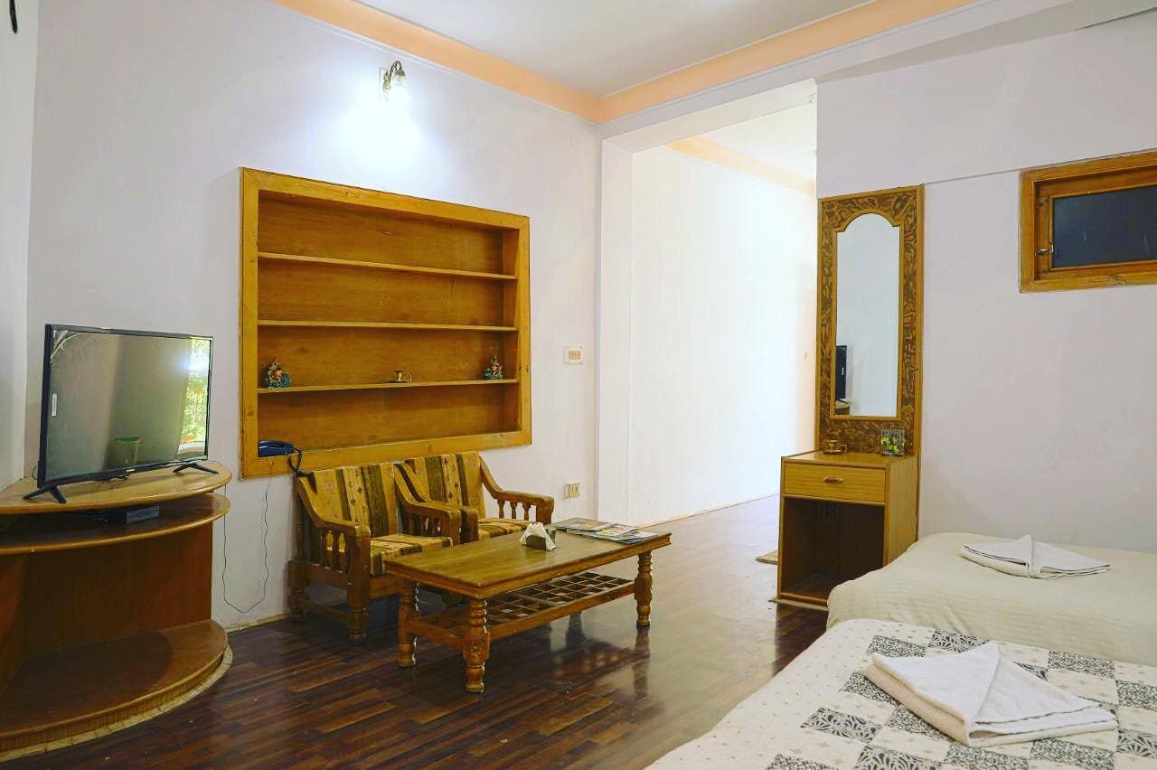 Hotel Shaynam - Tap to explore photos