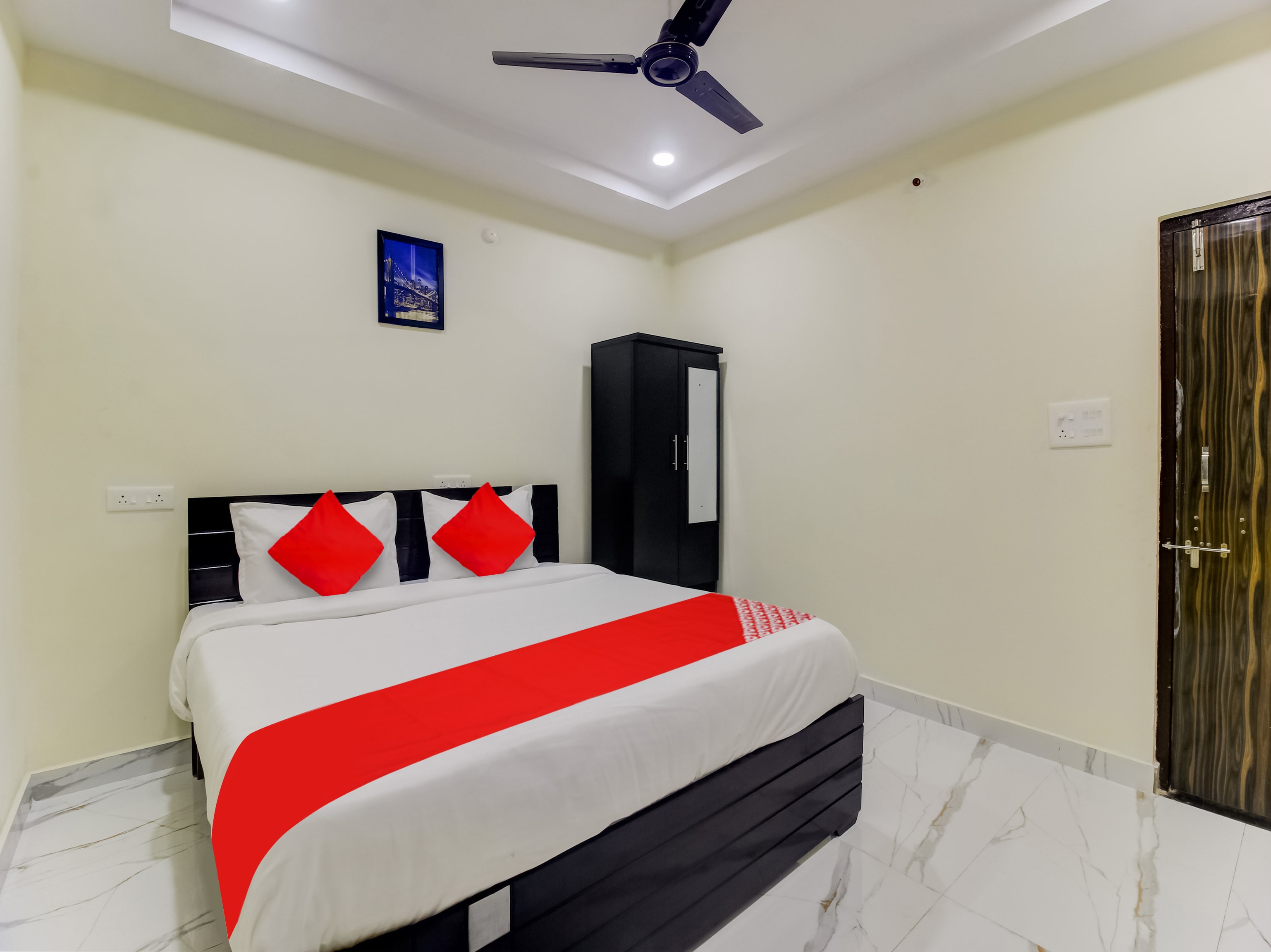 HOTEL O SRI NIRVANA PRIDE - Tap to explore photos
