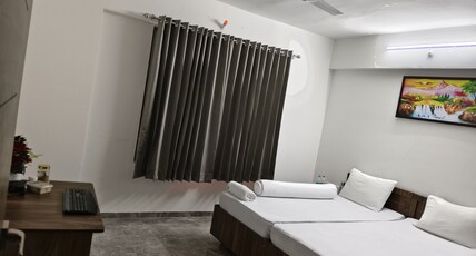 AADHYA RESIDENCY CORPORATE GUEST HOUSE Room Type - Deluxe Ac-1