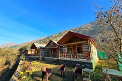 Cliff Haven Tirthan Homestay