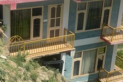 Cozy Luxury Escape in Gushaini Tirthan Valley