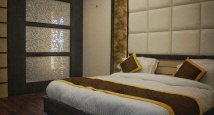 GOLDEN LAUREL INN Room Type - Deluxe Room