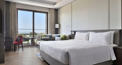 JW Marriott Bengaluru Prestige Golfshire Resort and Spa Room Type - Signature Suite, Executive lounge access, Suite, 1 King, Golf view, Balcony