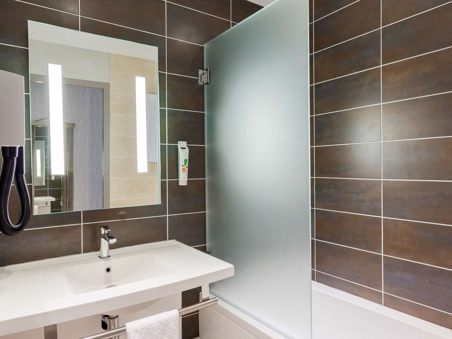 Ibis Styles Vierzon - Tap to explore photos