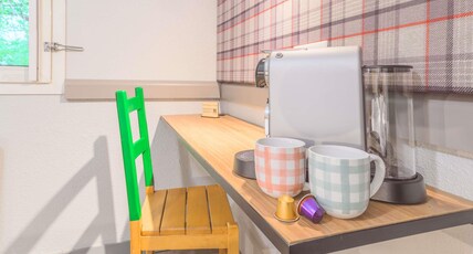 Greet Hotel Annecy Cran Gevrier Room Type - POP bedroom overlooking the garden, 1 double bed Greet Hotel Annecy Cran Gevrier Room Type - POP bedroom overlooking the garden, 1 double bed