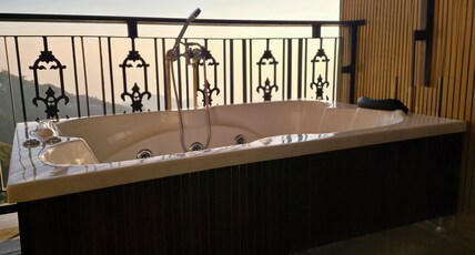 Nuris Nest and Notch Room Type - LUXURY SUITE WITH JACUZZI AND BALCONY