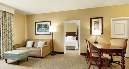 Embassy Suites Savannah Room Type - 1 KING BED PREMIUM SUITE