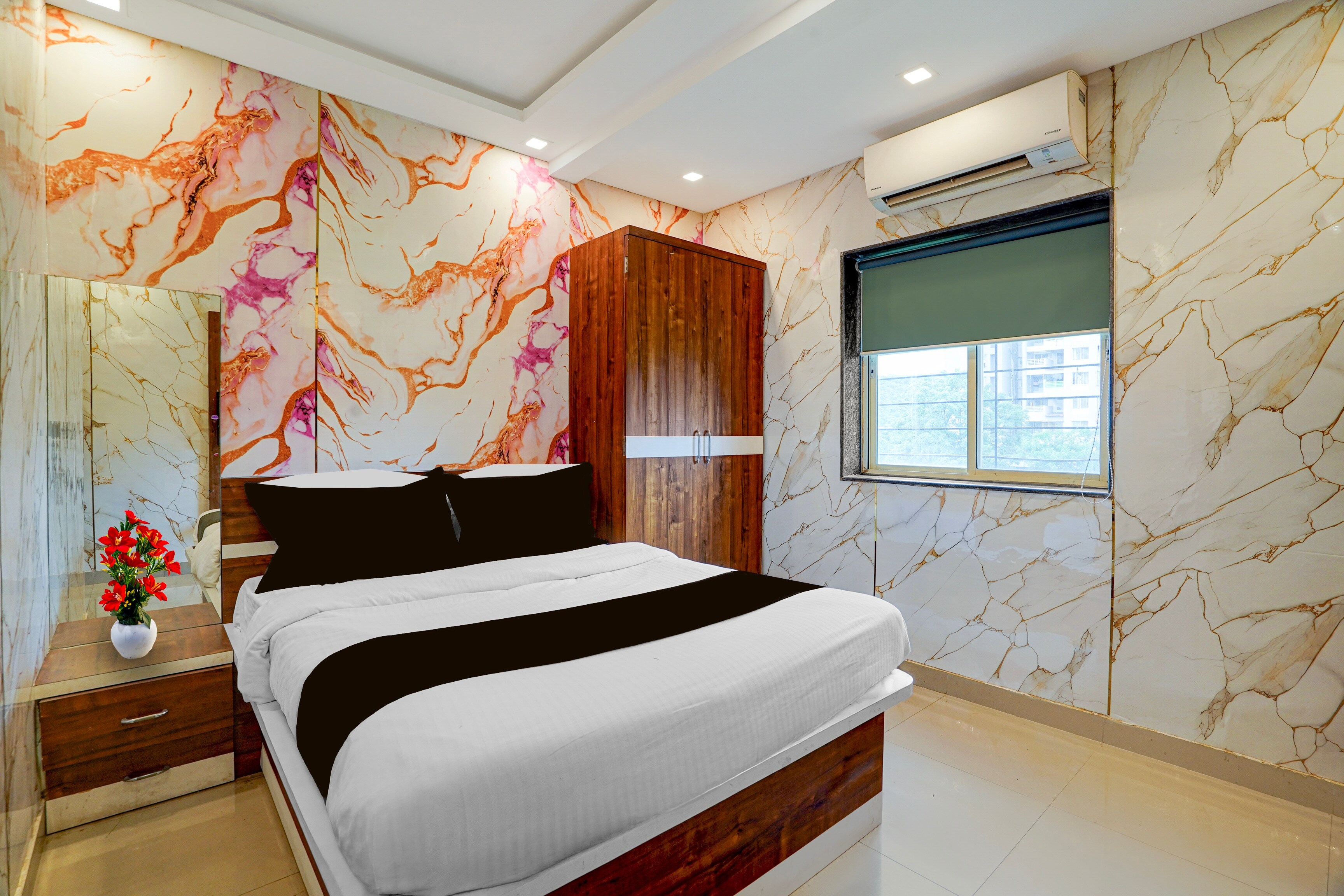 Flagship OYO Hotel Formerly Janjir Residenci - Tap to explore photos