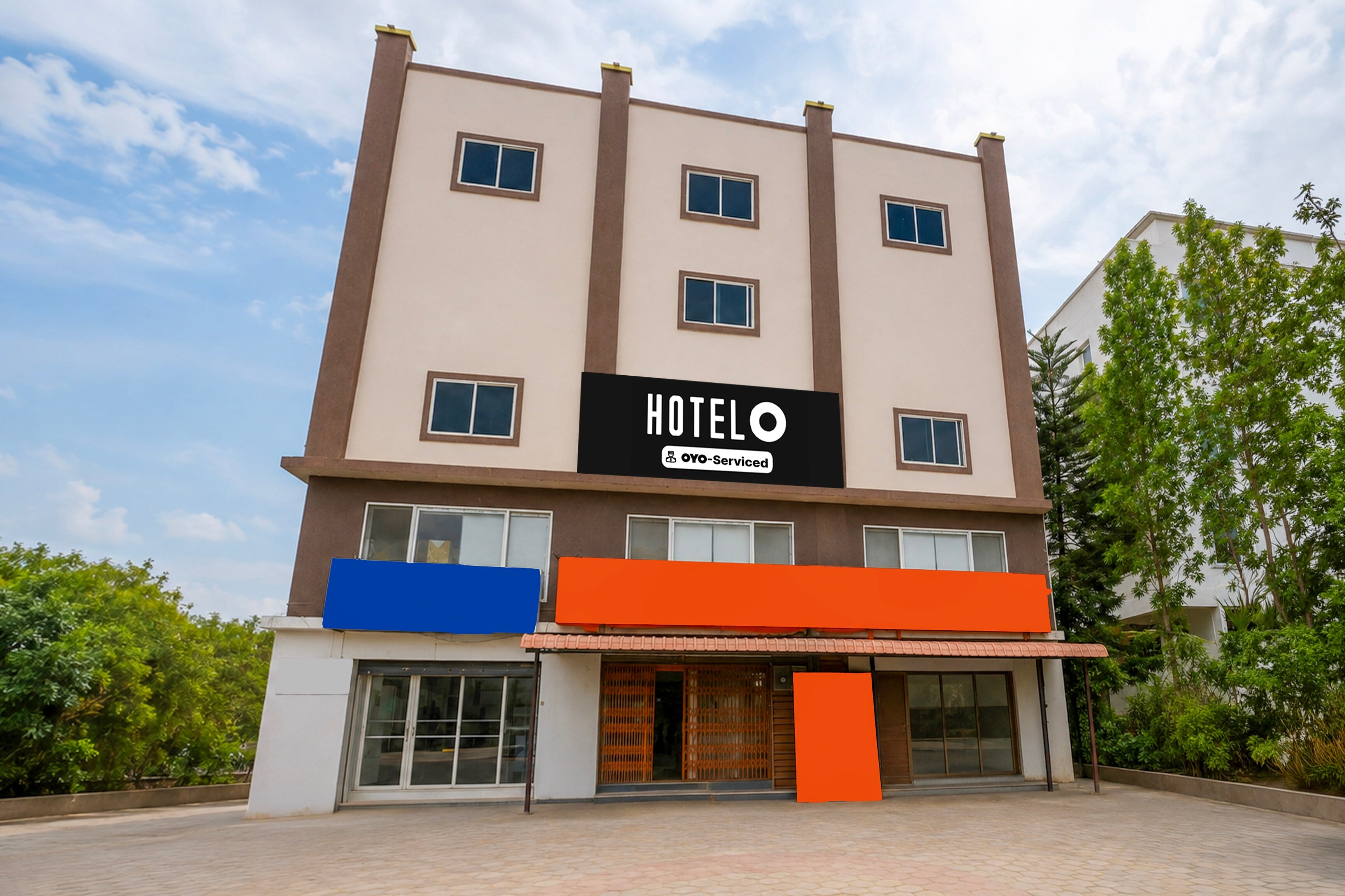OYO 846518 Hotel Naina Luxury Rooms - Tap to explore photos
