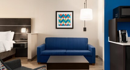 Holiday Inn Express Hotel & Suites McAlester Room Type - 1 King Bed Suite Comm Access Tub