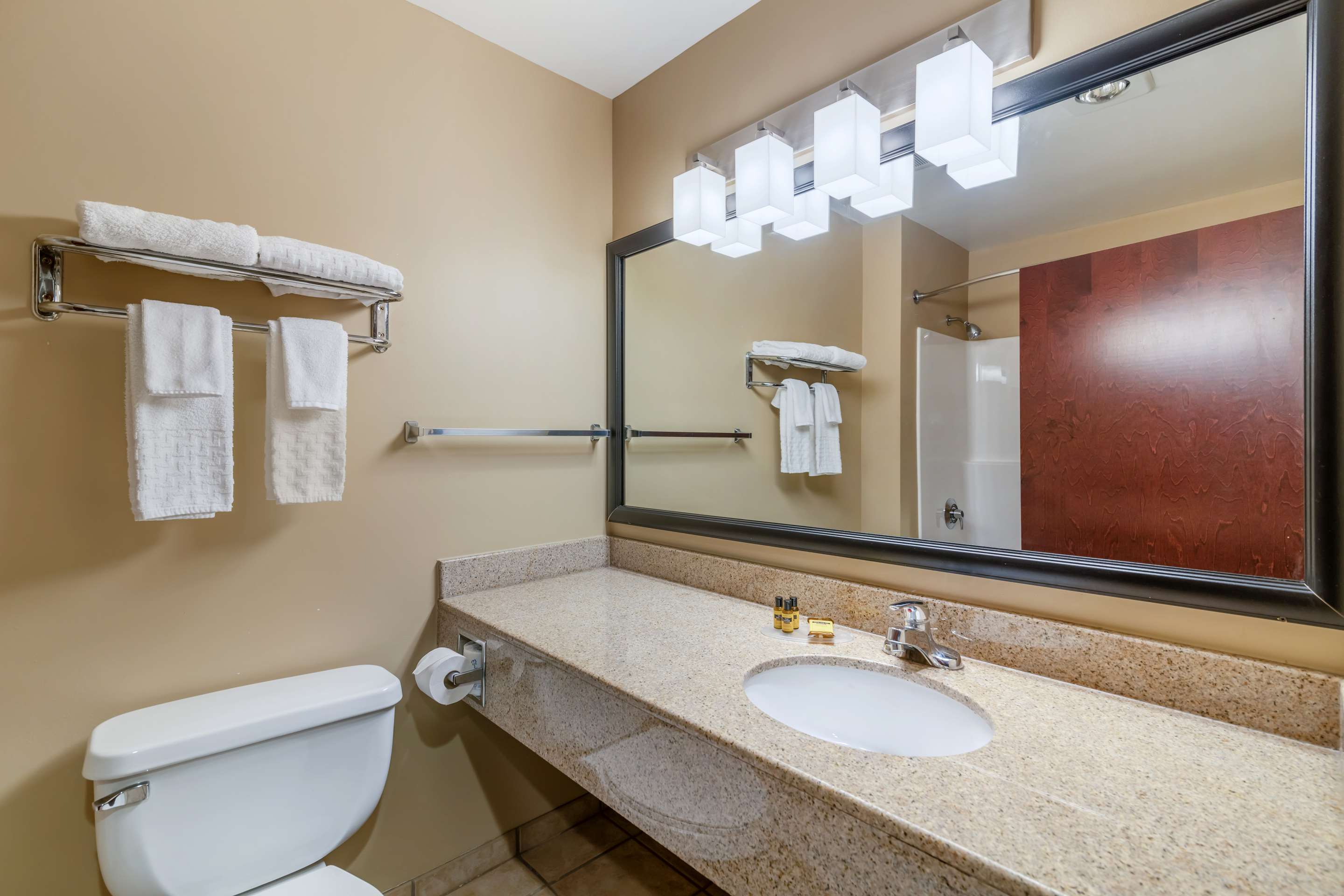 Best Western Plus Liverpool - Syracuse Inn & Suites - Tap to explore photos