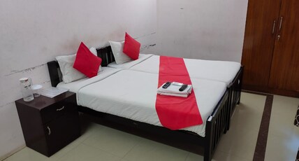 Kiruba Castle Room Type - Double Budget Room 1