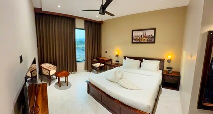 Riviera Hotel & Resort Room Type - Deluxe Room with Balcony