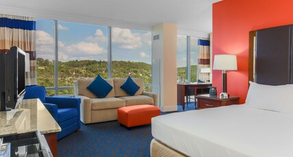 Hilton Branson Convention Center Room Type - 1 KING BED WITH BALCONY