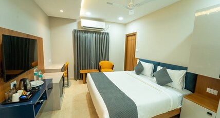 Vasatee Kondapur Room Type - Deluxe King