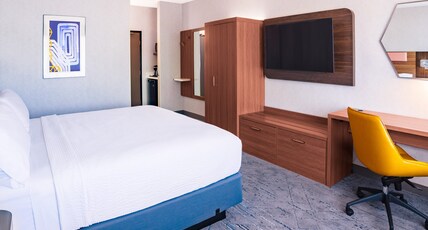 undefined Room Type - 1 King Standard